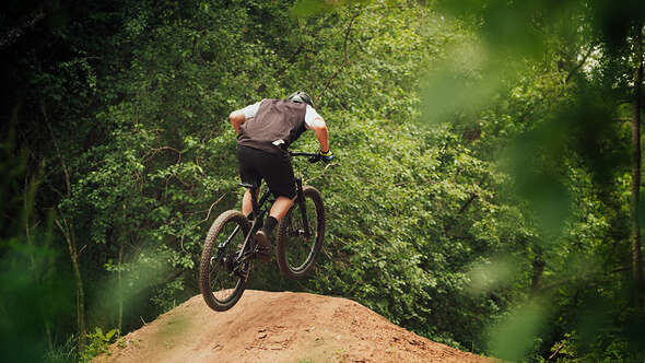 Cyklist på mountainbike