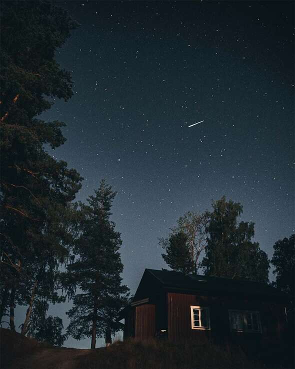 Meteorregn på natthimmel