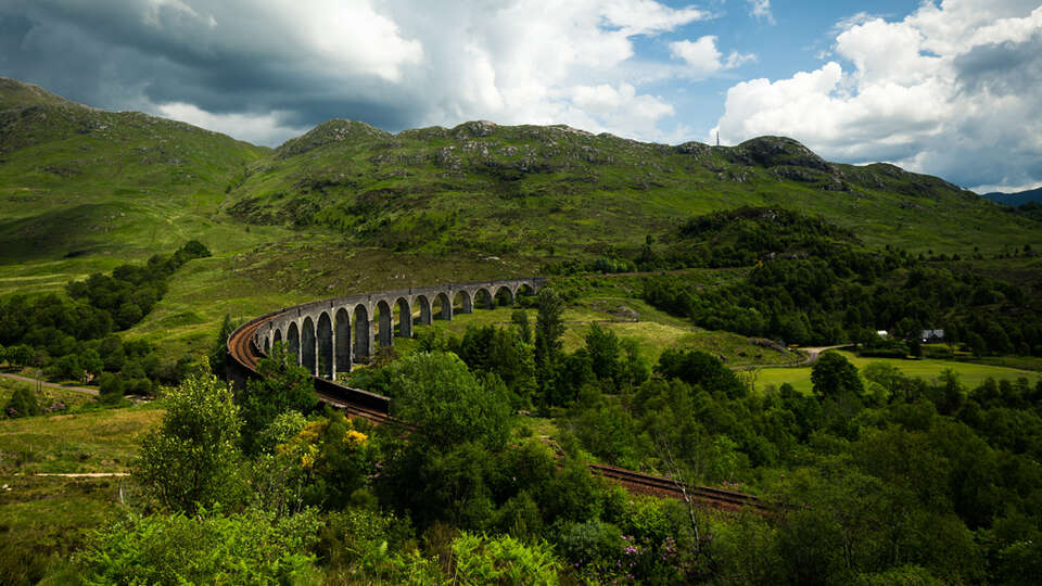 Glenfinna viadukten i Skottland Glenfinna viadukten i Skottland