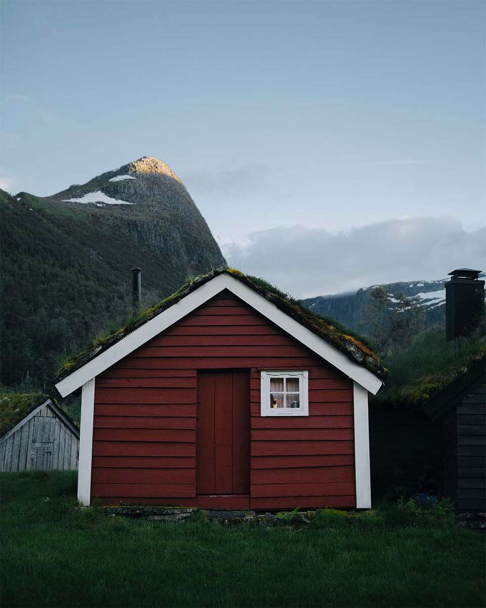 En röd fäbod