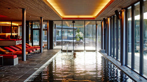 Pool med panoramafönster Pool med panoramafönster