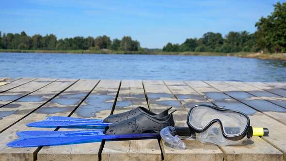 Fenor och snorkel på brygga