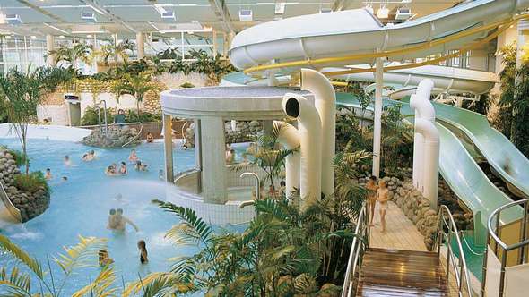 Äventyrsbadet Fyrishov i Uppsala