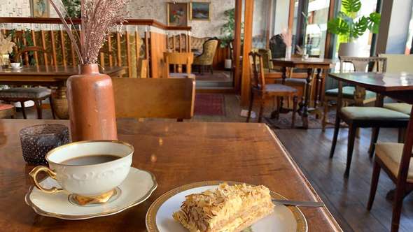 Fika på Kumlins Café & Konditori i Nyköping.