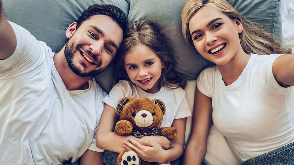 First hotels poängshop Barnfamilj i hotellsäng