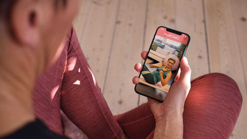 MyMOWO poängshop Kvinna använder MyMOWO-appen